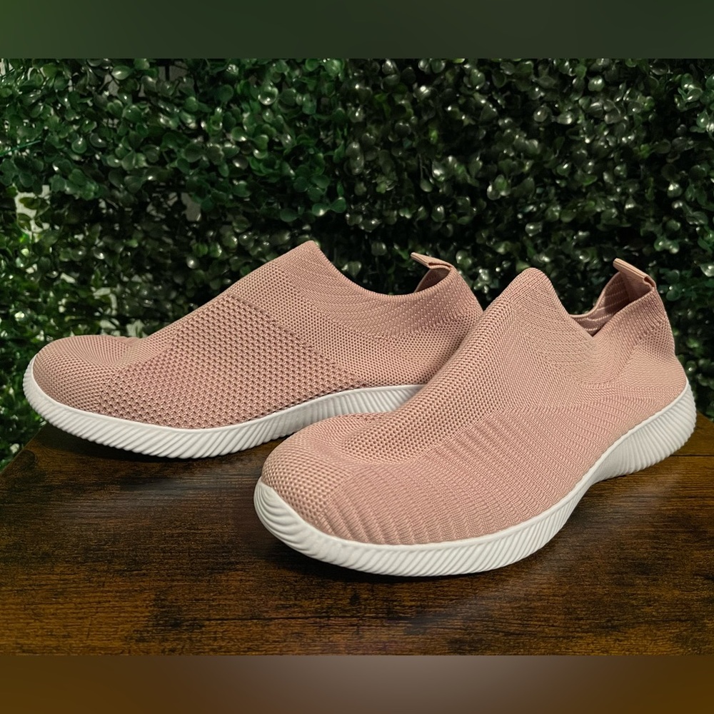 NWOT Pink and White sneakers